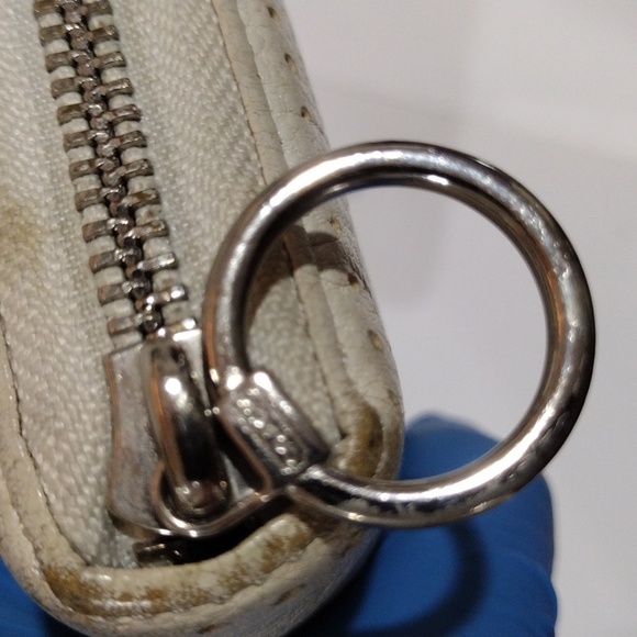 Coach Off-White Zip Wallet – Perforated C Logo Clutch | Elegant Designer Style - Picture 7 of 14